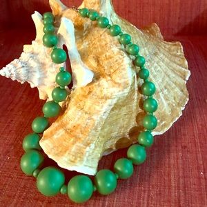 🛒🛒🛒Green Wooden Bead Necklace